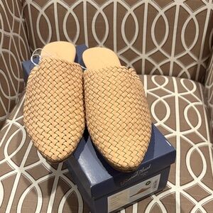 Universal Thread Woven Beige Mules
